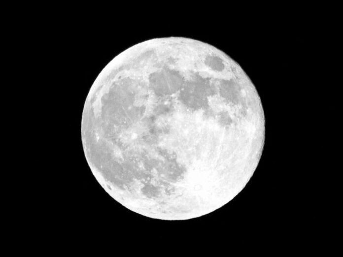 fullmoon-christmas-featured